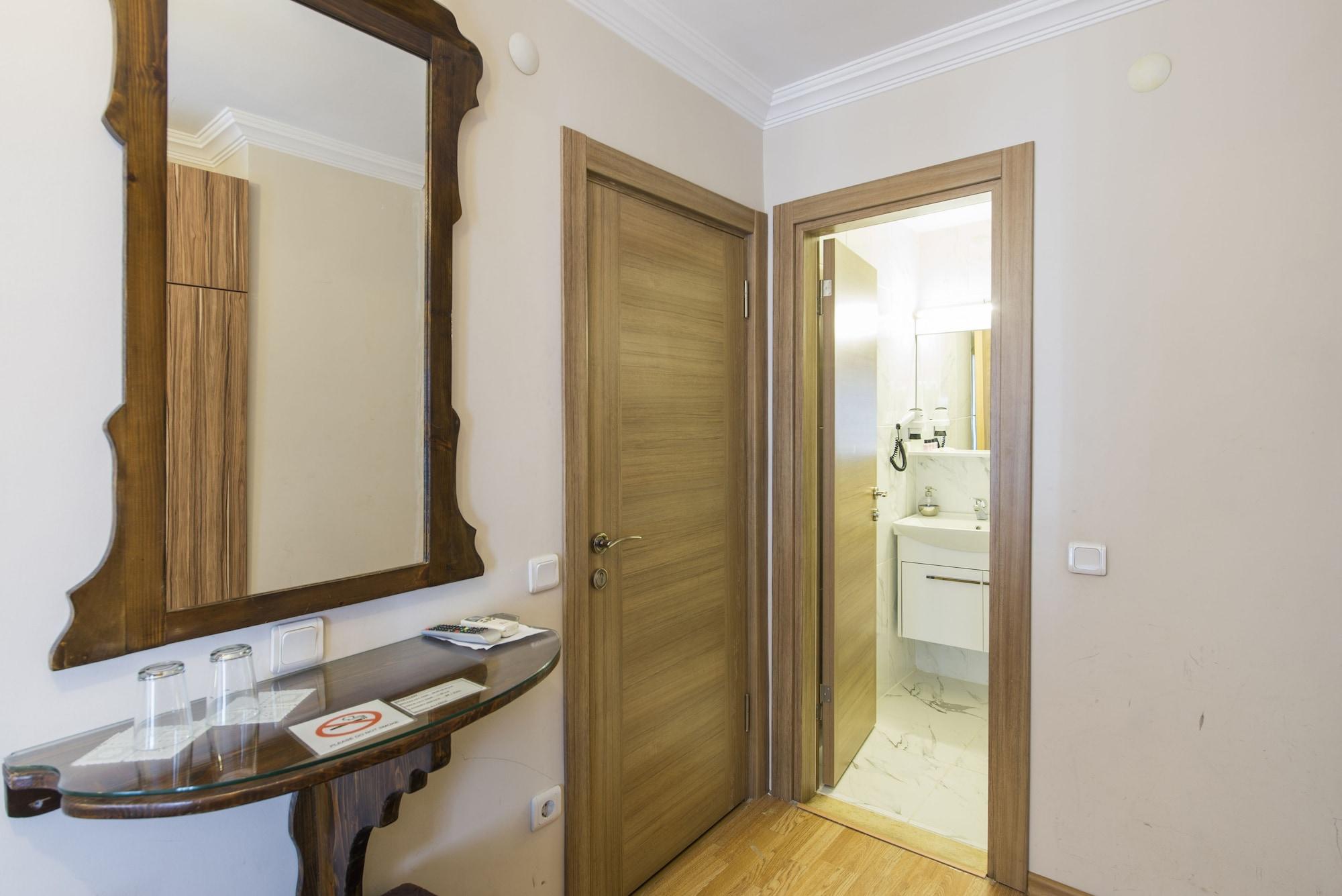 Naz Wooden House Inn Istanbul Eksteriør billede