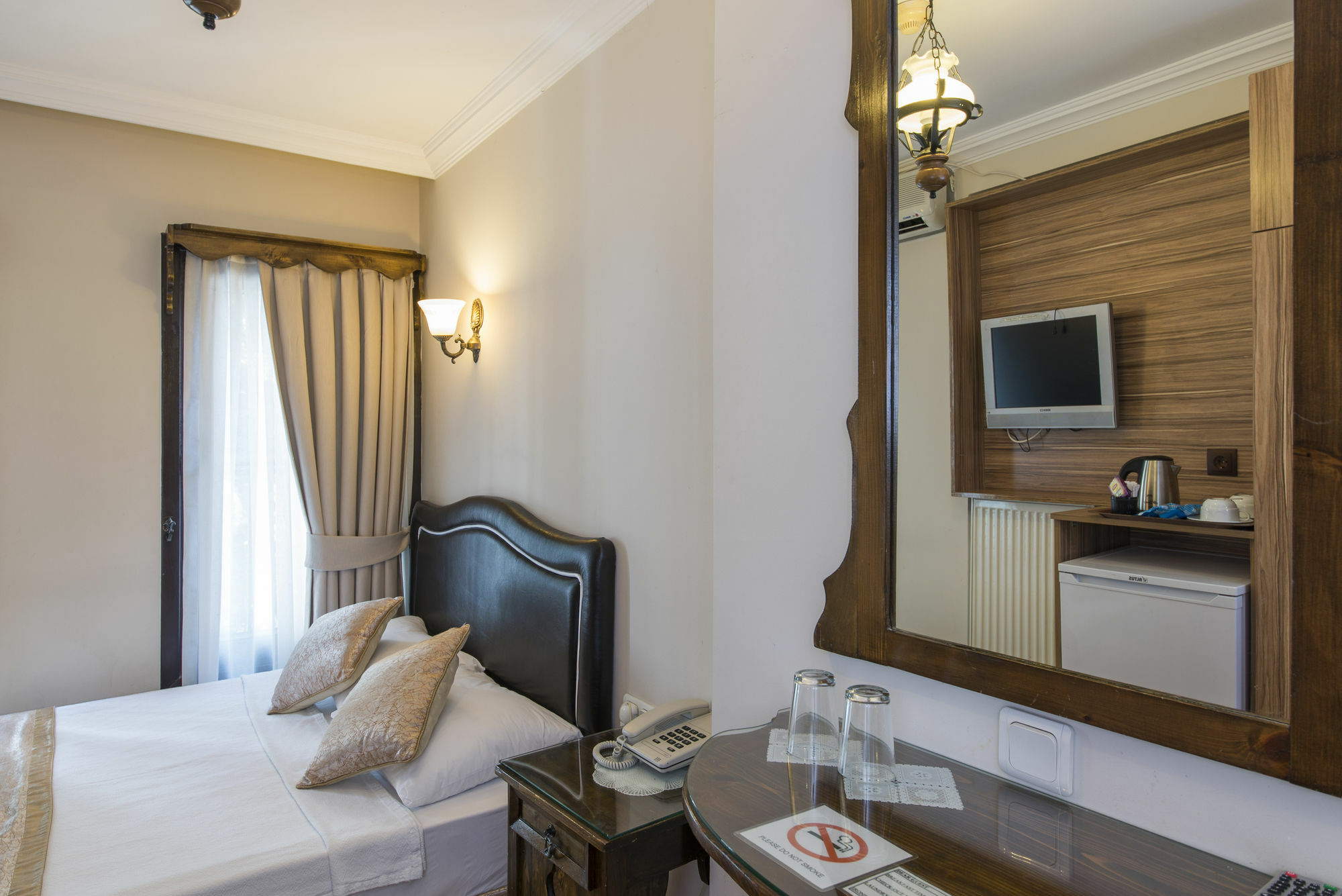 Naz Wooden House Inn Istanbul Eksteriør billede